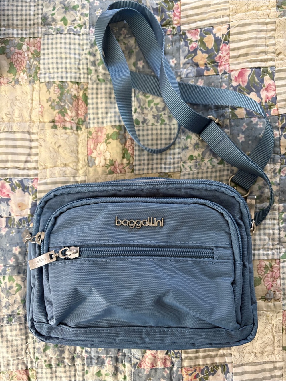 Baggallini Dusty Blue Compact Crossbody Messenger Bag